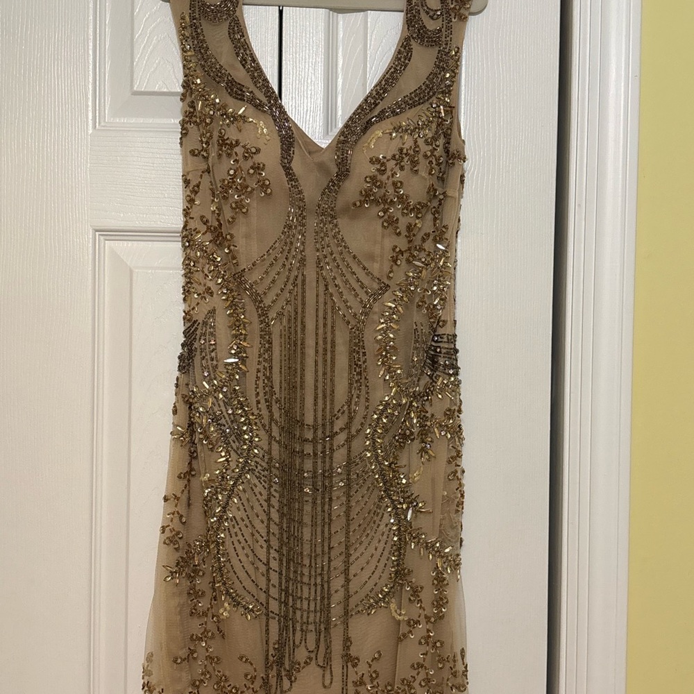 Issue New York Gold Sheath Cocktail Dress V-neck Sleeveless